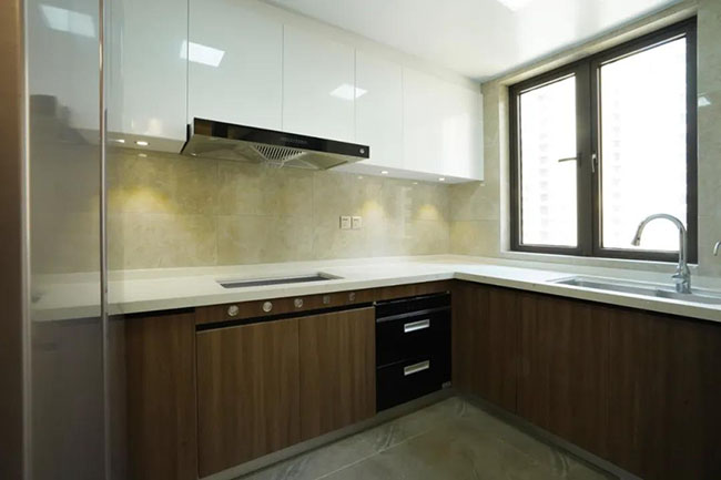 現(xiàn)代簡約三室兩廳，裹著裊裊茶香，演繹優(yōu)雅的生活格調(diào)