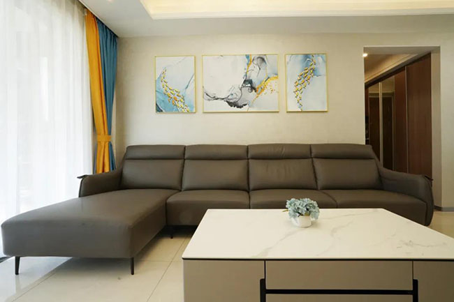 現(xiàn)代簡約三室兩廳，裹著裊裊茶香，演繹優(yōu)雅的生活格調(diào)