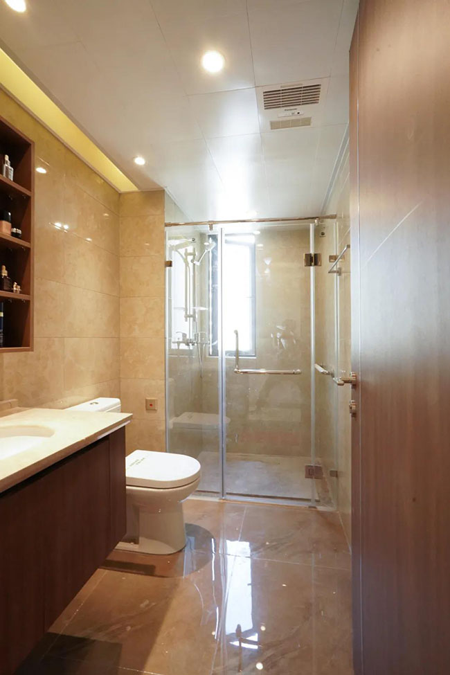 現(xiàn)代簡約三室兩廳，裹著裊裊茶香，演繹優(yōu)雅的生活格調(diào)