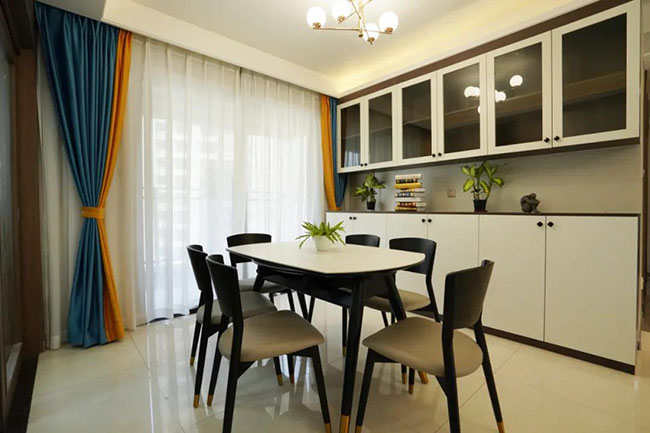 現(xiàn)代簡約三室兩廳，裹著裊裊茶香，演繹優(yōu)雅的生活格調(diào)