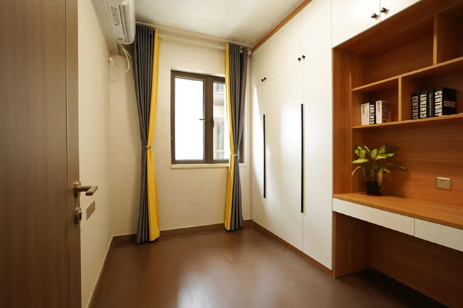 現(xiàn)代簡約三室兩廳，裹著裊裊茶香，演繹優(yōu)雅的生活格調(diào)