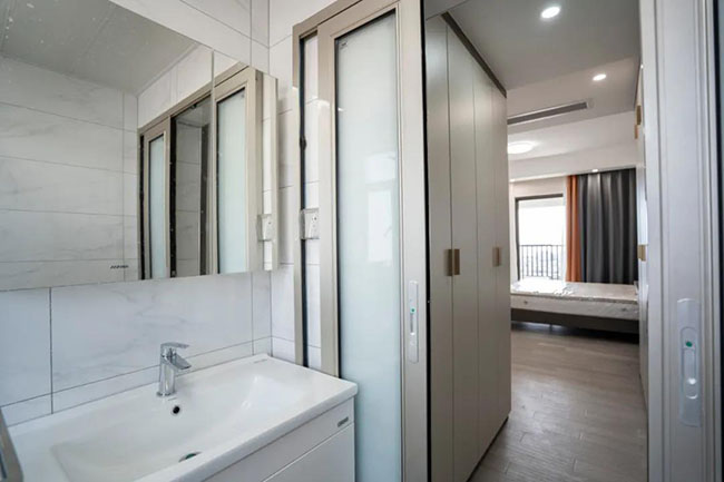 180平現(xiàn)代風,黑白灰搭配出時尚的浪漫空間 180平現(xiàn)代風,黑白灰搭配出時尚的浪漫空間