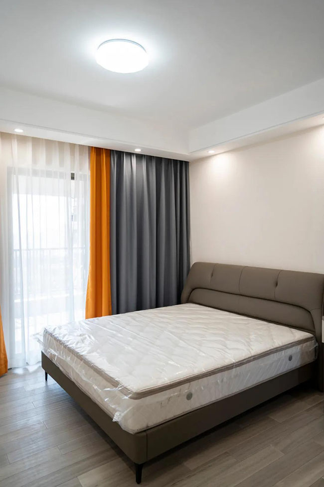 180平現(xiàn)代風,黑白灰搭配出時尚的浪漫空間 180平現(xiàn)代風,黑白灰搭配出時尚的浪漫空間